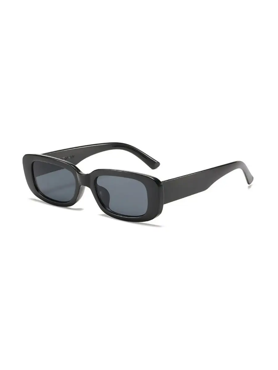 AI-generated personalized outfit 3 with shopping links